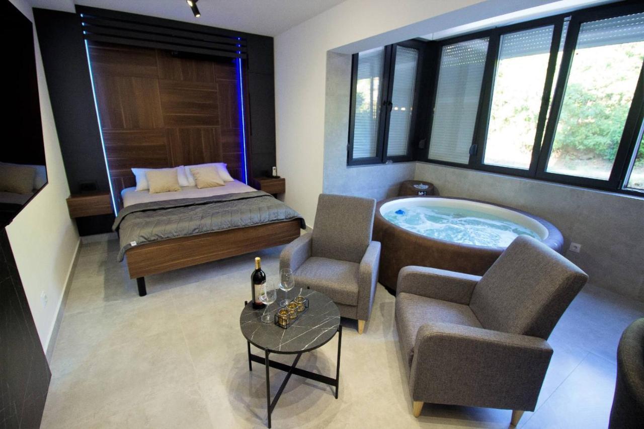Jacuzzi Sauna Selfcheckin Mystic Mostar Bagian luar foto